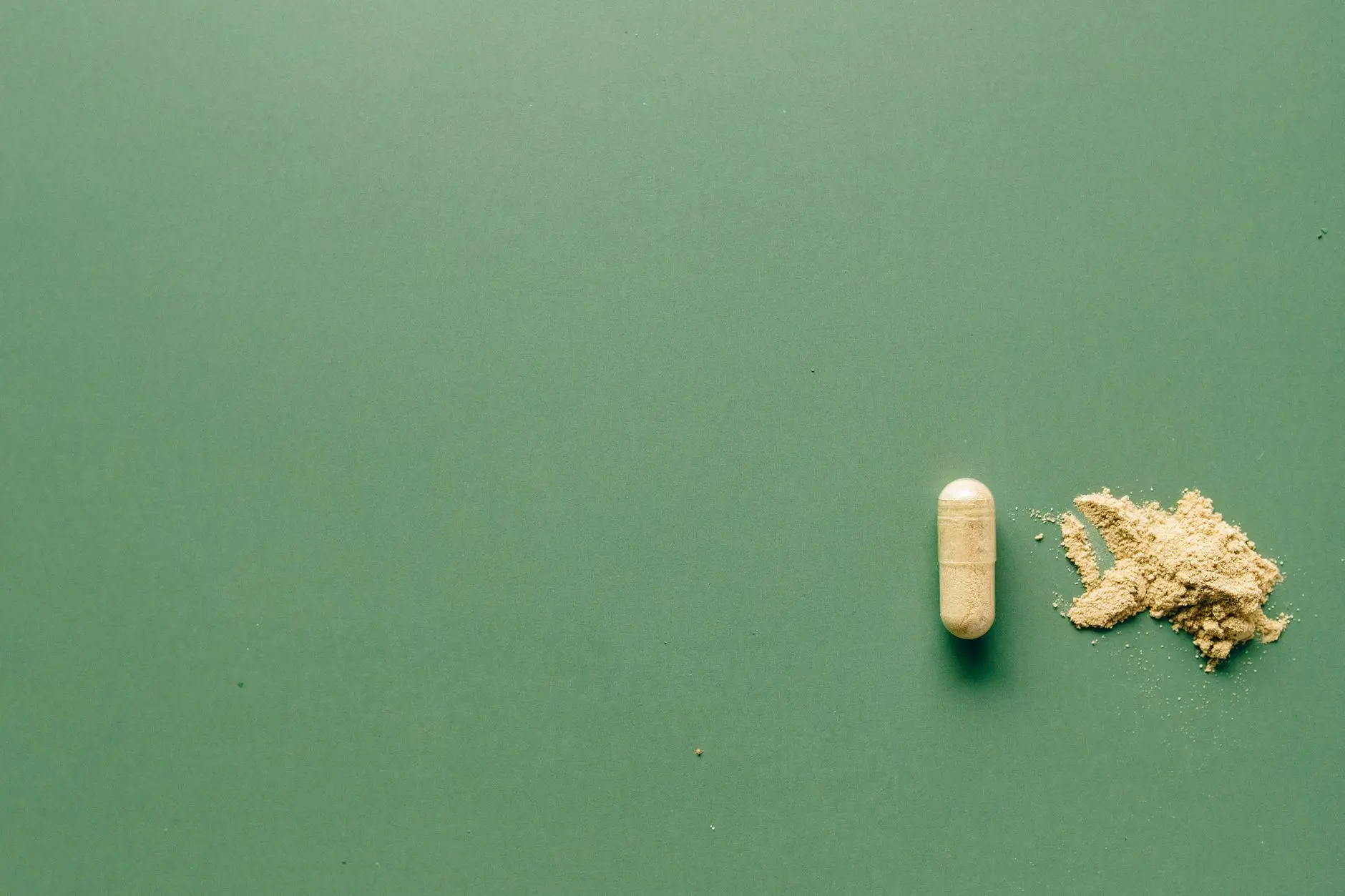 昆明沛然科技解析：蛋白粉与维生素科学搭配的营养补充方案